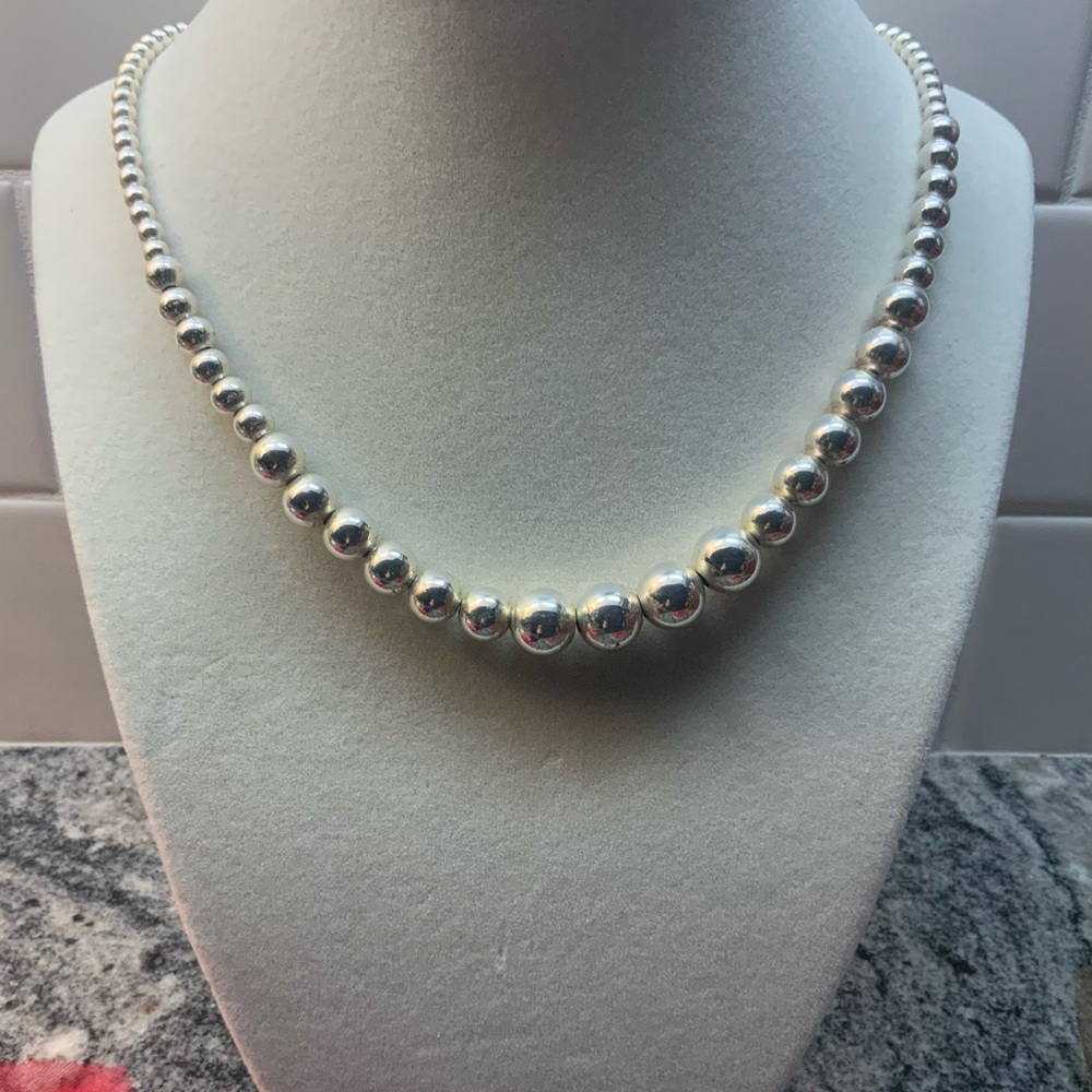 Ross-Simons Shiny 925 Silver graduated  Beaded Necklace, with lobster claw clasp - Picture 4 of 11